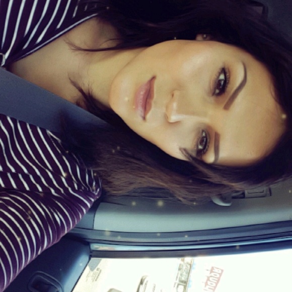 Meet your Posher, Cynthia - Picture 1 of 1